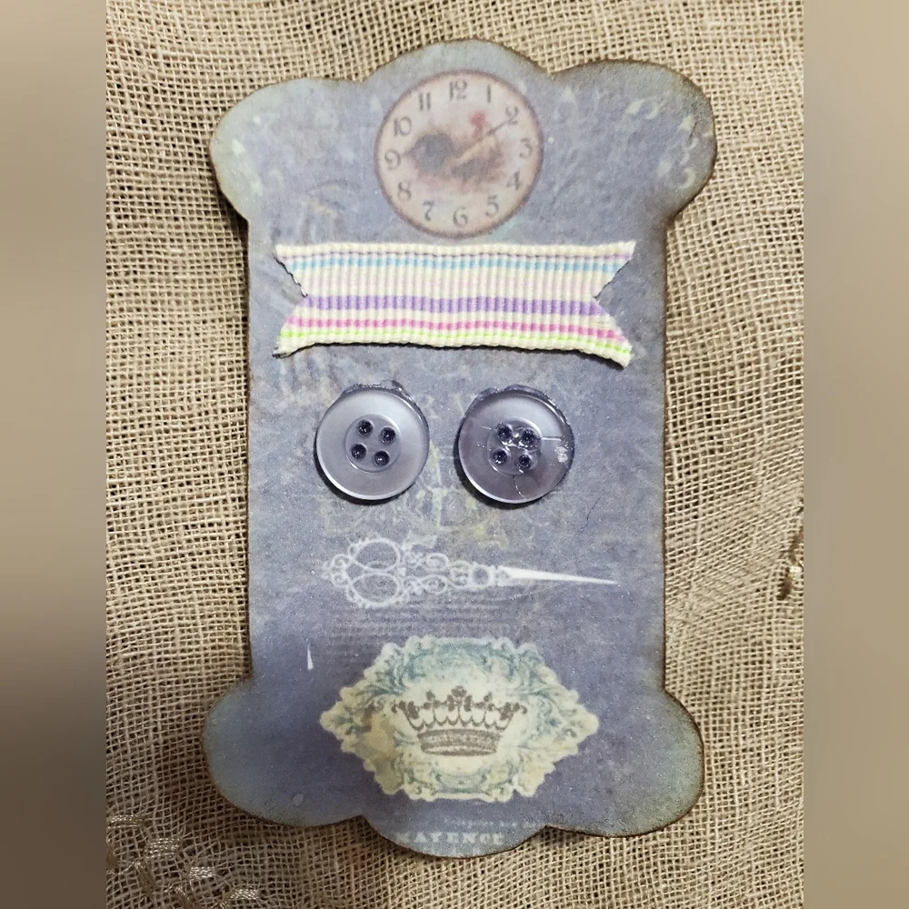 🙏 HAND CRAFTED Set of 8 button card tags ephemera - Picture 7 of 11